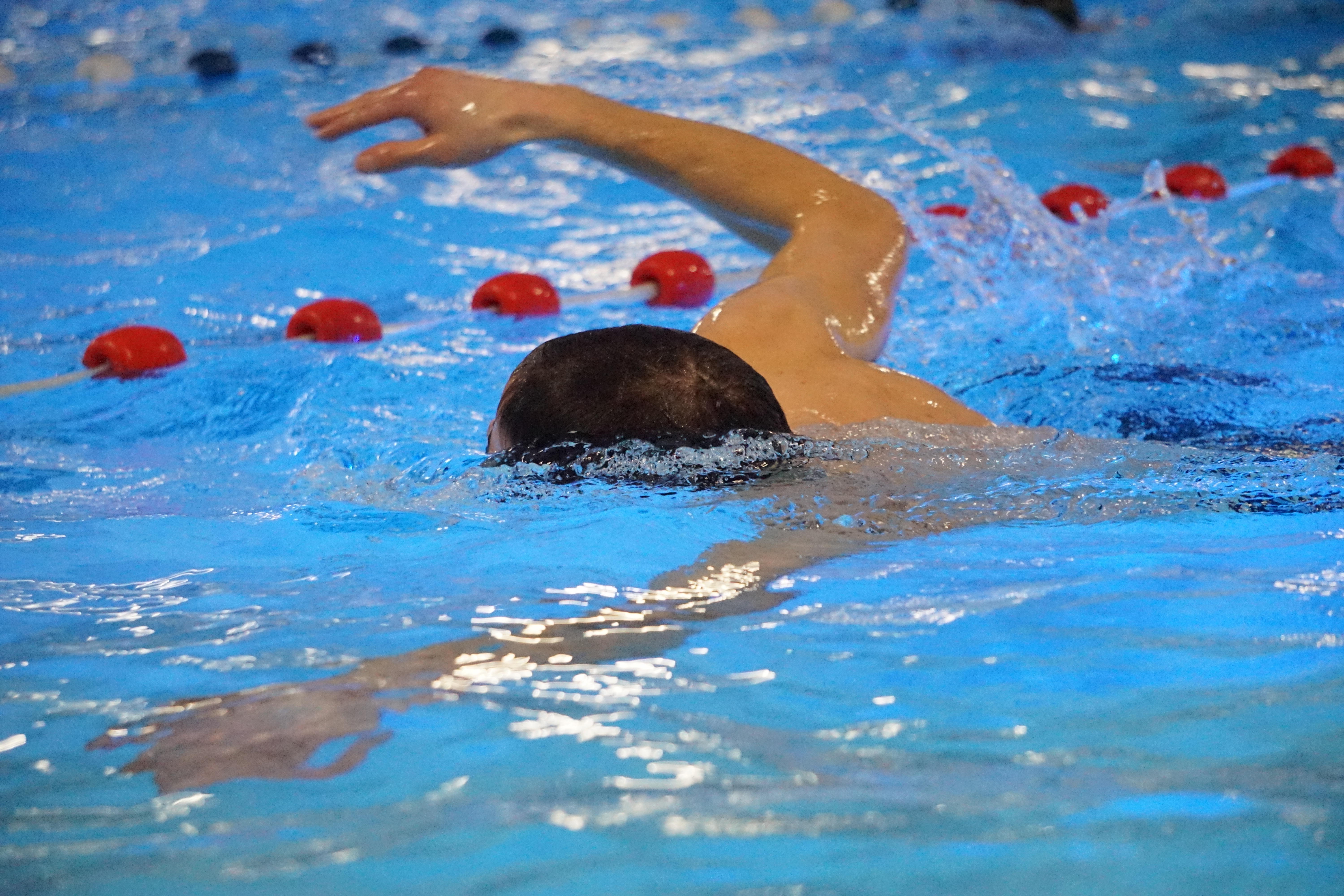 Ken jij iemand die (beter) borstcrawl wil leren zwemmen?